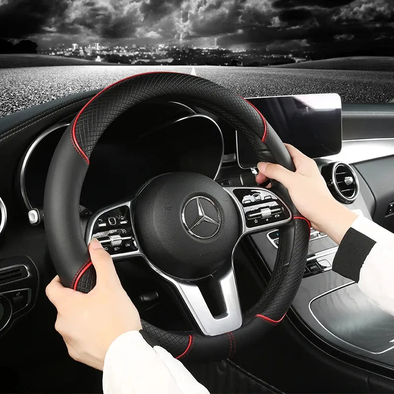 Capa de volante com acabamento em couro sofisticado e visual elegante