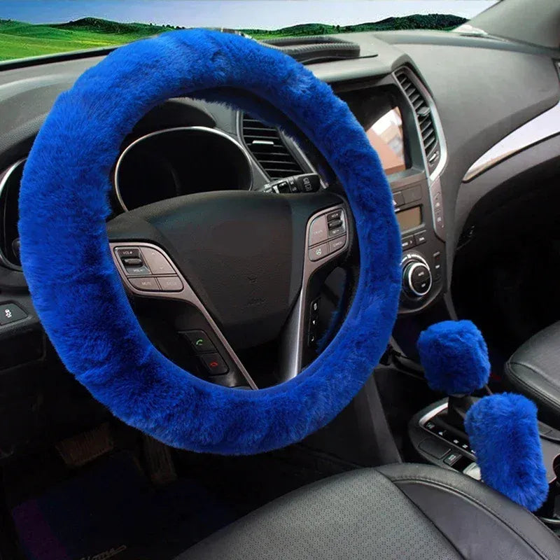Capa para volante com pelúcia azul, toque feminino e suave.