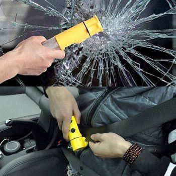 Ferramenta de emergência 5 em 1 cortando cinto de segurança e quebrando vidro de carro.