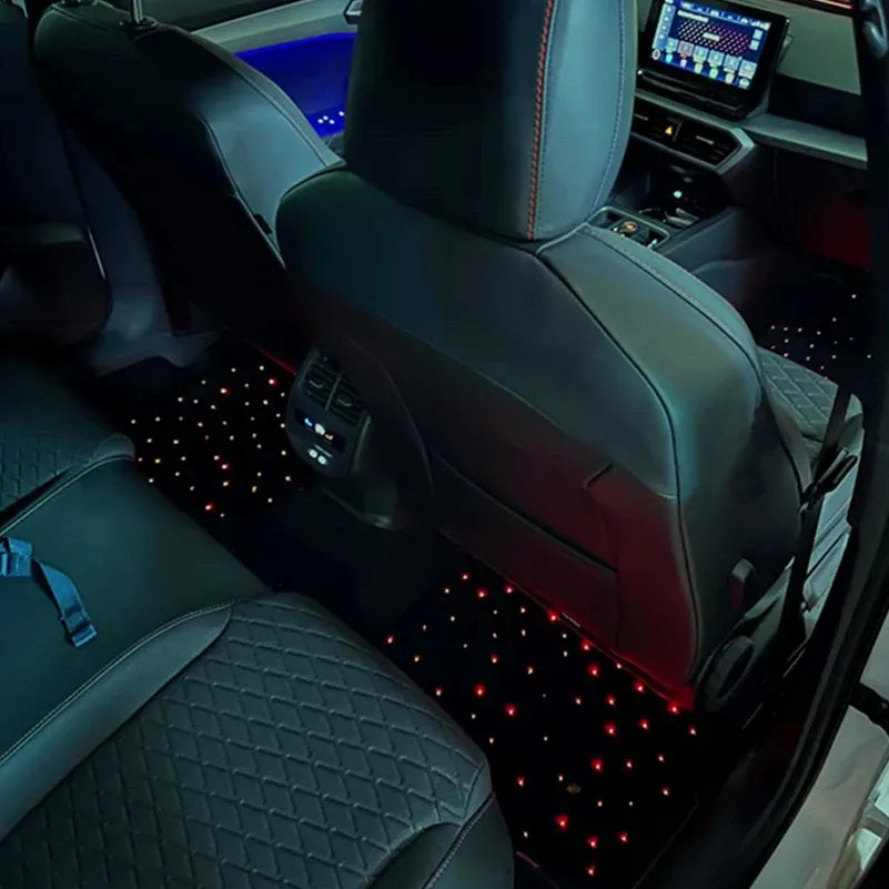 tapete automotivo vermelho instalado no carro