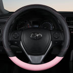 Capa de volante rosa antiderrapante com toque suave e acabamento de luxo.