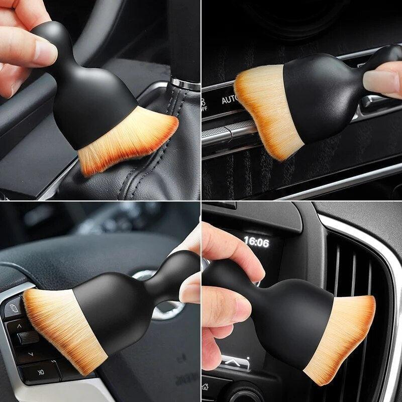 Mini escova sendo usada para limpar várias partes do interior do carro
