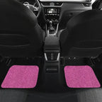 Tapete de carro feminino universal na cor rosa aplicado atrás do carro, 2 peças visíveis na imagem