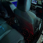 tapete automotivo vermelho instalado no carro 